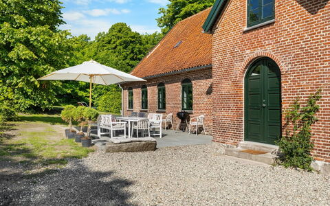 Brun - 1.5Km from the Sea: Tag, Hus, Hjem, Sommerhus, Dør, Sidespor, Dæk, Veranda, Planke, Hårdttræ