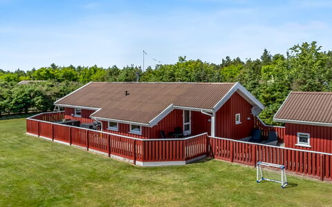 Hans - 1.2Km from the Sea: Træ, Hjem, Veranda, Dæk, Hårdttræ, Tag, Bejdse, Trægulve, Eco Hotel
