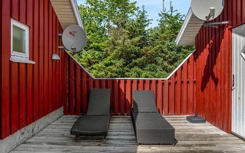 Hans - 1.2Km from the Sea: Træ, Hjem, Veranda, Dæk, Hårdttræ, Tag, Bejdse, Trægulve, Eco Hotel