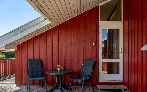 Hans - 1.2Km from the Sea: Træ, Hjem, Veranda, Dæk, Hårdttræ, Tag, Bejdse, Trægulve, Eco Hotel