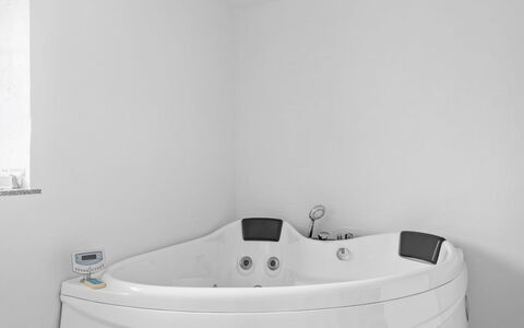 Ung - 460M from the Sea: Badekar, Sanitærarmatur, Badeværelse, Vvs, Tap, Jacuzzi, Design