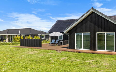 Ung - 460M from the Sea: Hus, Tag, Hjem, Sommerhus, Busk, Bunddække, Estate, Stuehus, Sidespor, Garden Bygninger