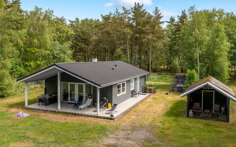 Bæver - 1Km from the Sea: Hjem, Sommerhus, Estate, Garden Bygninger, Sidespor, Stuehus, Skur, Bjælkehytte, Backyard, Veranda