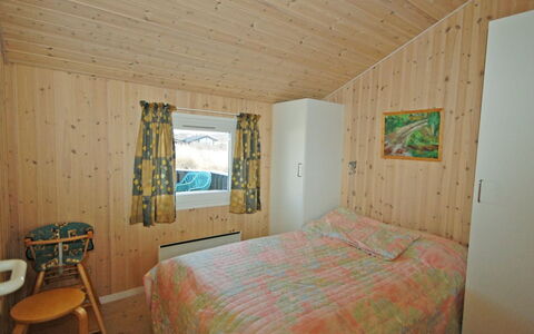 Zuhra - 400M from the Sea: Træ, Hjem, Hus, Sommerhus, Bejdse, Hårdttræ, Soveværelse, Design, Planke, Bed Frame