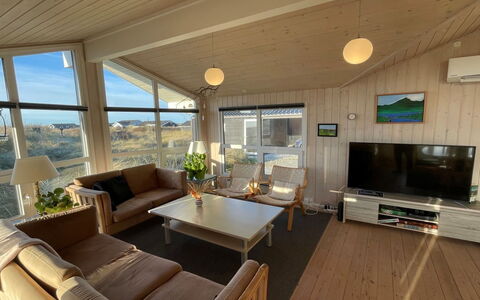 Zuhra - 400M from the Sea: Bygning, Hus, Vindue, Hjem, Tag, Boligområde, Busk, Sommerhus, Land Lot