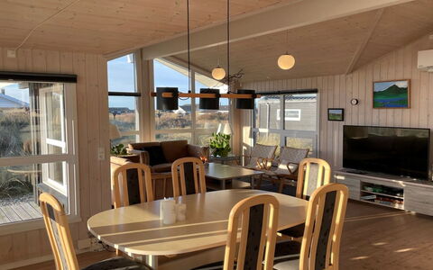 Zuhra - 400M from the Sea: Bygning, Hus, Vindue, Hjem, Tag, Boligområde, Busk, Sommerhus, Land Lot