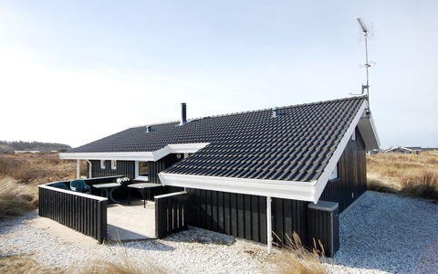 Zuhra - 400M from the Sea: Bygning, Hus, Vindue, Hjem, Tag, Boligområde, Busk, Sommerhus, Land Lot