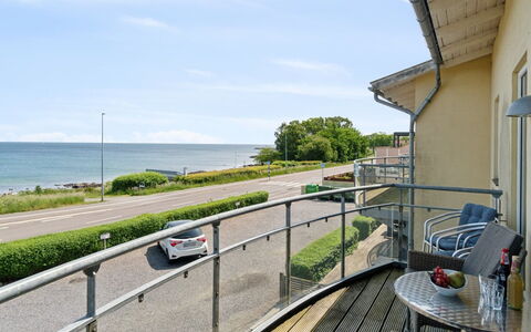 Ayo - 75M from the Sea: Skygge, Altan, Hegn, Hotel