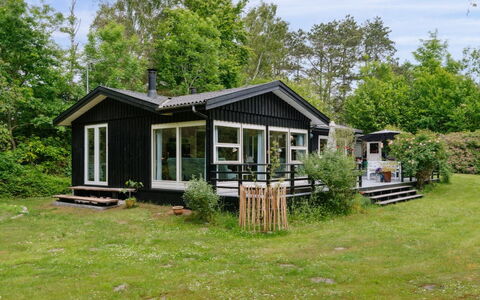 Nette - 100M from the Sea: Træ, Gulvbelægning, Indretning, Etage, Møbel, Trægulve, Værelse, Loft, Bejdse, Hårdttræ