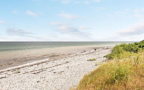 Nette - 100M from the Sea: Træ, Gulvbelægning, Indretning, Etage, Møbel, Trægulve, Værelse, Loft, Bejdse, Hårdttræ