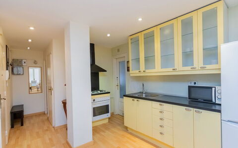 Eixample Dret Corsega Roger Lluria: Countertop, Cabinetry, Bygning, Møbel, Træ, Køkken, Komfur, Skuffe, Indretning, Arkitektur