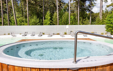 Hölick Minichalet 4: Svømmepøl, Kompositmateriale, Udvej, Fritid, Design, Eco Hotel, Hotel, Water Feature, Jacuzzi, Flise