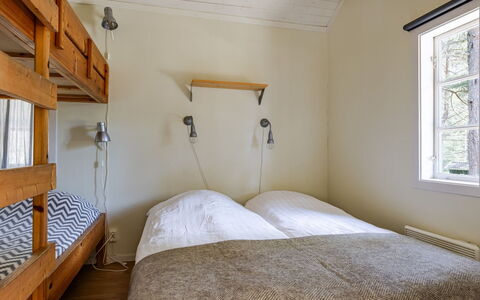Hölick Tallen 2: Væg, Seng, Soveværelse, Træ, Etage, Indretning, Gulvbelægning, Sengetøj, Sengetøj, Bed Frame