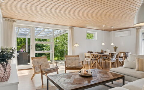 Annabeth - 850M from the Sea: Lejlighed, Ejerlejlighed, Estate, Altan, Villa, Hotel