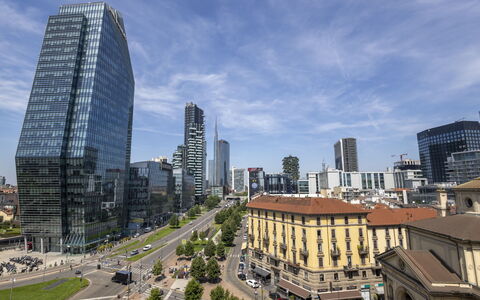 Repubblica City View: Træ, Vejbelægning, Bilindustrien Udvendige, Bil, Offentlige Rum, Asfalt, Gade, Parkering, Familie Bil