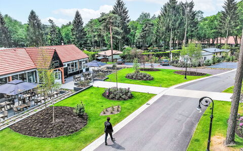 Douglas: Offentlige Rum, Have, Indkørsel, Landscaping, Gård, Skygge, Fortov, Lawn, Parkere, Flise