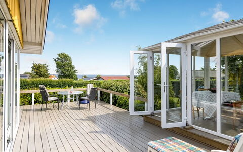 Marret - 275M from the Sea: Estate, Skygge, Indkørsel, Stuehus