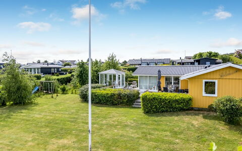 Marret - 275M from the Sea: Estate, Skygge, Indkørsel, Stuehus