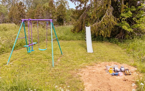 Niinipuro: Græs, Land Lot, Legepladsudstyr, Lawn, Have, Jord, Woodland, Parkere, Backyard