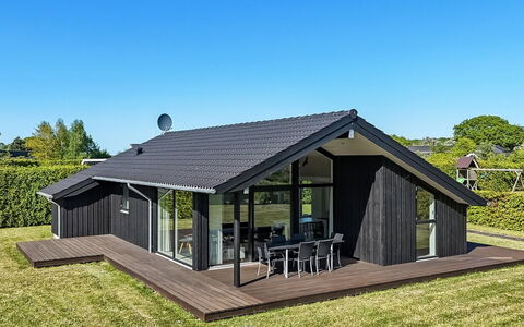 Kody - 400M from the Sea: Hus, Hjem, Dør, Tag, Sommerhus, Estate, Have, Skygge, Sidespor, Gård