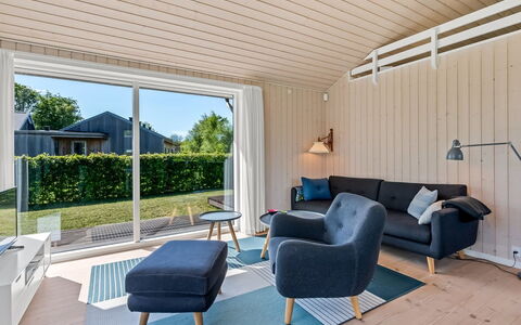 Kody - 400M from the Sea: Hus, Hjem, Dør, Tag, Sommerhus, Estate, Have, Skygge, Sidespor, Gård