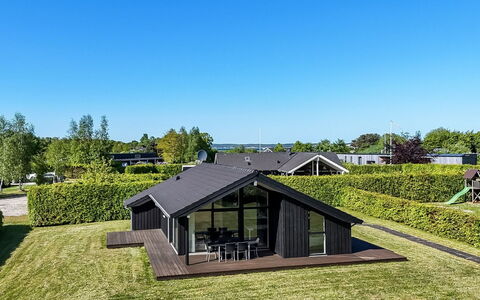 Kody - 400M from the Sea: Hus, Hjem, Dør, Tag, Sommerhus, Estate, Have, Skygge, Sidespor, Gård