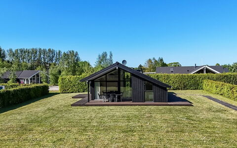 Kody - 400M from the Sea: Hus, Hjem, Dør, Tag, Sommerhus, Estate, Have, Skygge, Sidespor, Gård