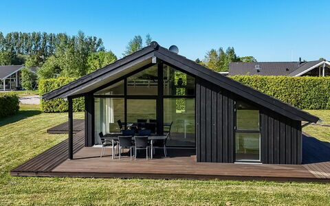 Kody - 400M from the Sea: Hus, Hjem, Dør, Tag, Sommerhus, Estate, Have, Skygge, Sidespor, Gård