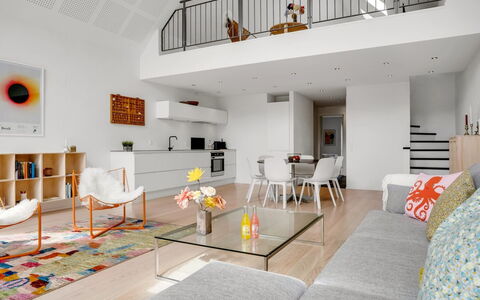 Anelle - 2.5Km from the Sea: Møbel, Indretning, Gulvbelægning, Etage, Couch, Loft, Træ, Stol, Bord, Stue