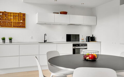 Anelle - 2.5Km from the Sea: Møbel, Indretning, Køkken, Gulvbelægning, Countertop, Cabinetry, Etage, Køkken Apparat, Træ, Loft