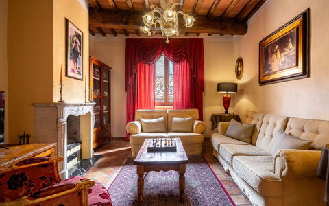 Portanuova Home, Colle Val D'elsa: Møbel, Indretning, Væg, Træ, Gulvbelægning, Etage, Couch, Værelse, Belysning, Stue