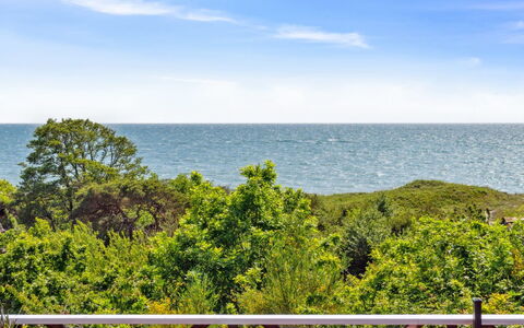 Mariam - 100M from the Sea: Blå, Horisont, Hav, Ocean, Coastal Og Oceaniske Landskabsformer, Kyst, Gelænder, Hegn, Tropics, Kyst