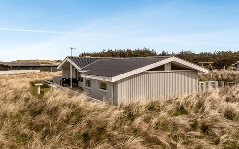 Fridgerd - 300M from the Sea: Bygning, Hus, Boligområde, Hjem, Busk, Tag, Sommerhus, Estate, Have