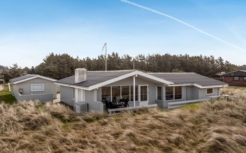 Fridgerd - 300M from the Sea: Bygning, Hus, Boligområde, Hjem, Busk, Tag, Sommerhus, Estate, Have