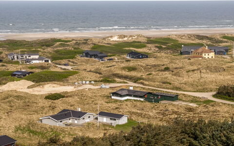 Fridgerd - 300M from the Sea: Bygning, Hus, Boligområde, Hjem, Busk, Tag, Sommerhus, Estate, Have