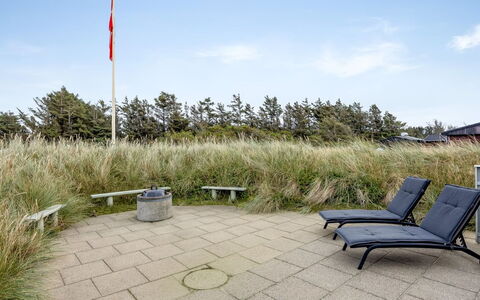 Fridgerd - 300M from the Sea: Landskab, Plantesamfund, Udendørs Møbler, Kyst, Shrubland, Strand, Sand, Udendørs Bench