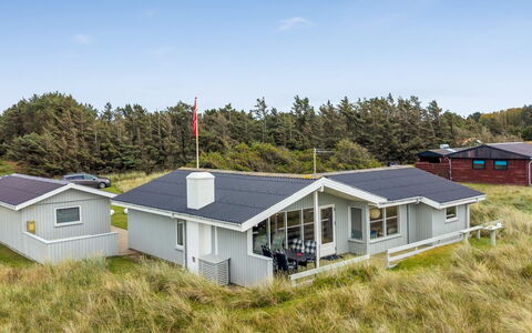 Fridgerd - 300M from the Sea: Hjem, Hus, Tag, Sommerhus, Estate, Sidespor, Veranda, Stuehus, Garden Bygninger