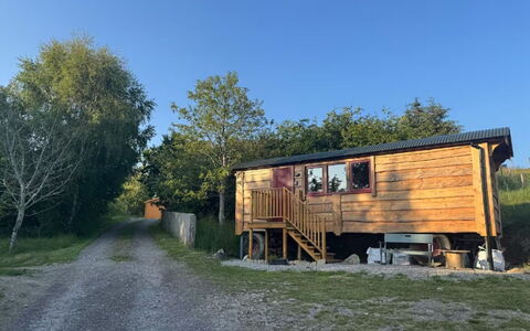 Shepherds Hut: Svømmepøl, Skygge, Udvej, Landscaping, Ferieby, Hegn, Hotel, Badeby