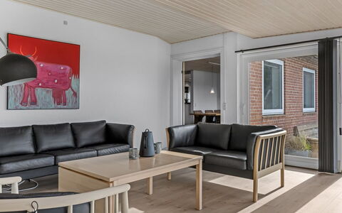 Kukka - 16Km from the Sea: Møbel, Indretning, Gulvbelægning, Etage, Træ, Loft, Couch, Stue, Bord, Trægulve