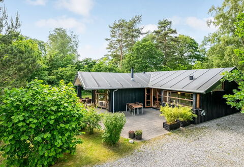 Rosaline - 500M from the Sea: Træ, Gulvbelægning, Indretning, Etage, Møbel, Trægulve, Værelse, Loft, Bejdse, Hårdttræ