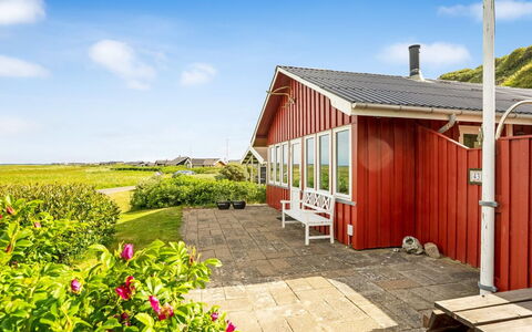 Blia - 120M to the Fjord: Estate, Skygge, Indkørsel, Stuehus
