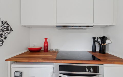 Ilta - 2.8Km from the Sea: Køkken Apparat, Køkken, Countertop, Større Bandage, Cabinetry, Indretning, Husholdningsapparat, Møbel, Komfur, Gulvbelægning