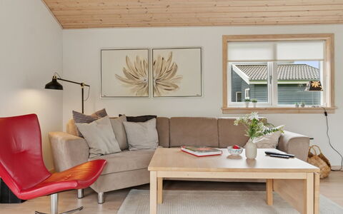 Ilta - 2.8Km from the Sea: Estate, Skygge, Indkørsel, Stuehus
