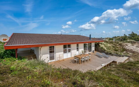 Imelda - 700M from the Sea: Hus, Hjem, Tag, Sommerhus, Busk, Sidespor, Dør, Have, Stuehus