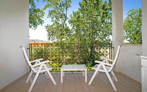 Tortoreto Apartment Close To The Sea, Ac,wi -fi: Møbel, Stol, Udendørs Møbler, Veranda, Altan, Udendørs Bord, Skygge, Foldestol, Dæk, Bejdse