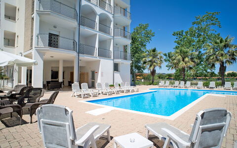 Tortoreto Apartment Close To The Sea, Ac,wi -fi: Blå, Svømmepøl, Kompositmateriale, Udendørs Møbler, Skygge, Udvej, Liggestol, Hotel, Altan