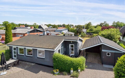 Dreng - 250M from the Sea: Estate, Skygge, Indkørsel, Stuehus