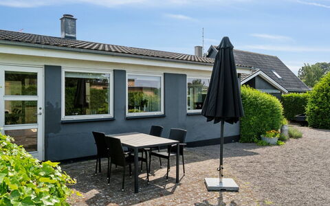 Dreng - 250M from the Sea: Estate, Skygge, Indkørsel, Stuehus