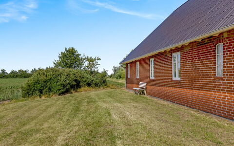 Rahild - 10Km from the Sea: Blå, Busk, Sommerhus, Bunddække, Have, Estate, Skygge, Landscaping, Stuehus, Eco Hotel