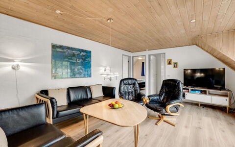 Thiodver - 850M from the Sea: Indretning, Træ, Loft, Gulvbelægning, Møbel, Trægulve, Værelse, Etage, Stue, Hjem